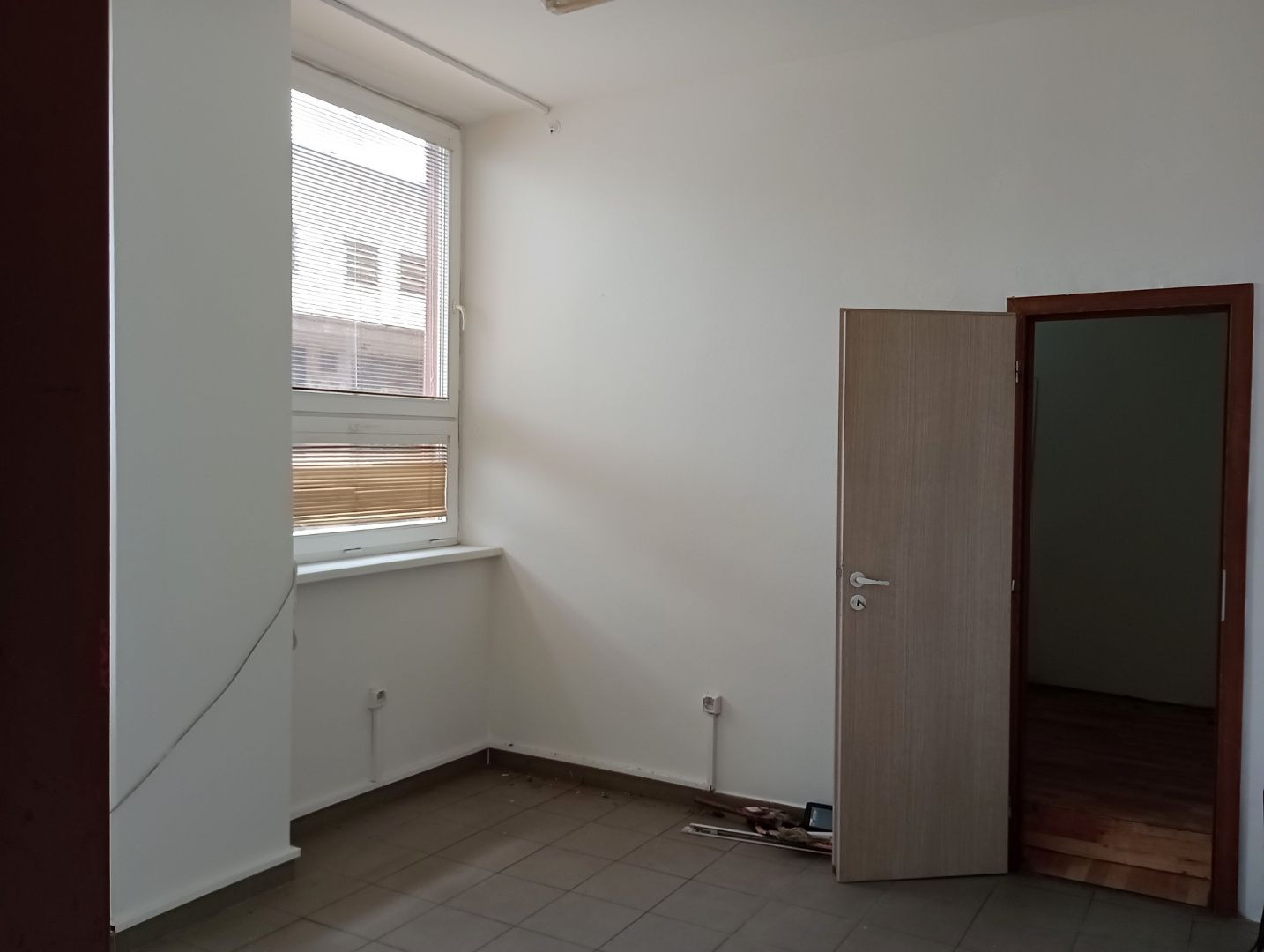 Na prenájom kancelária na prízemí