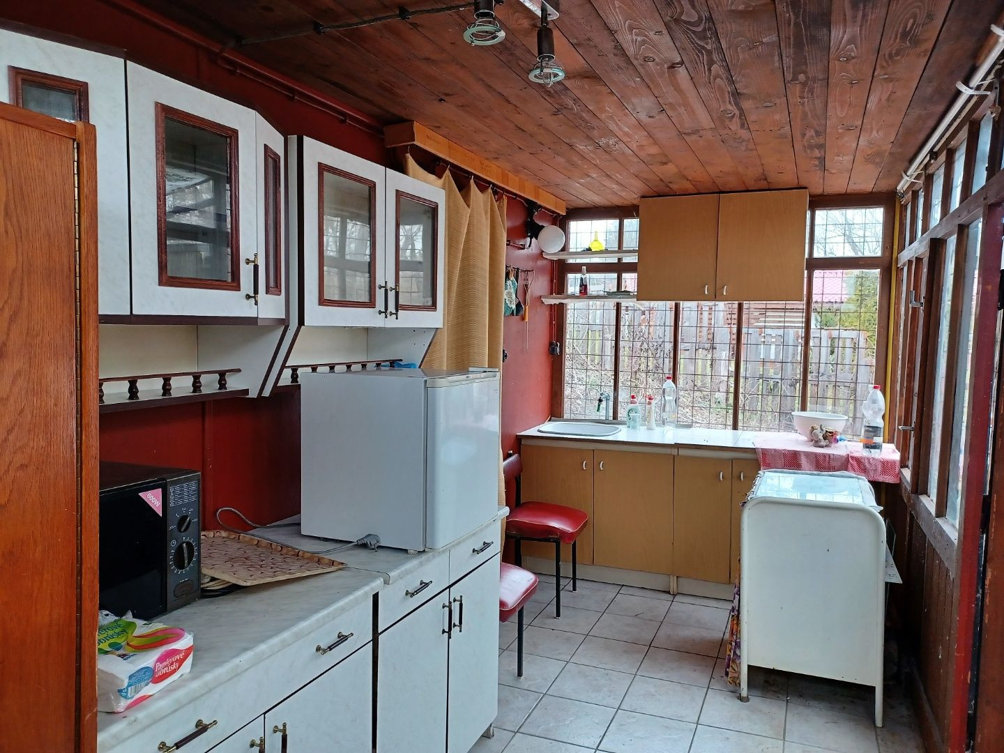 Chatka pri termálnom kúpalisku Santovka.