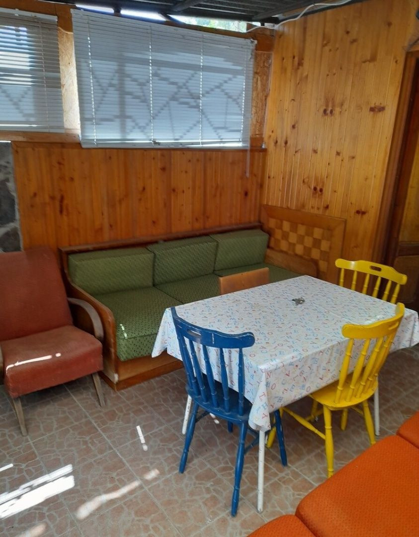 Chatka pri termálnom kúpalisku Santovka.