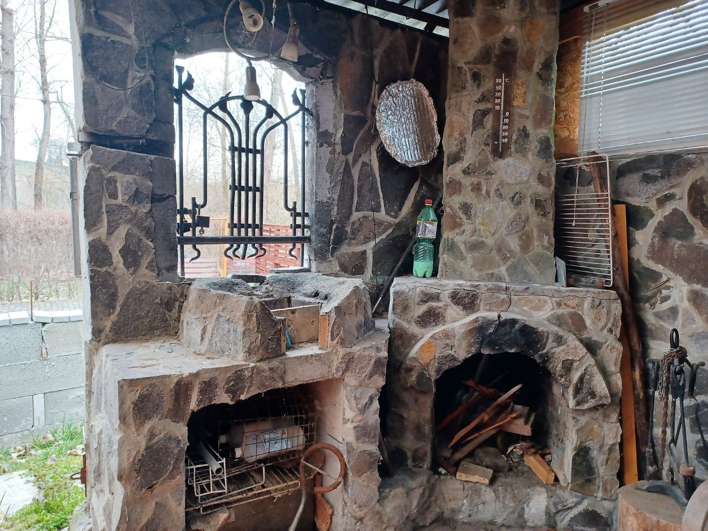 Chatka pri termálnom kúpalisku Santovka.