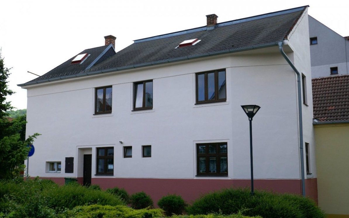 Dom na námestí. Bývanie a podnikanie v jednom.