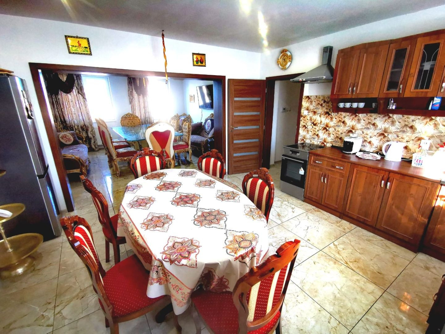 Znížená cena. Zrekonštruovaný rodinný dom vo Veľkých Kostoľanoch