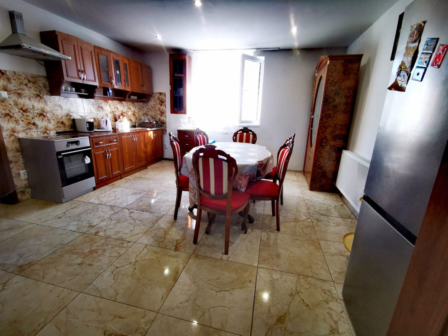 Znížená cena. Zrekonštruovaný rodinný dom vo Veľkých Kostoľanoch