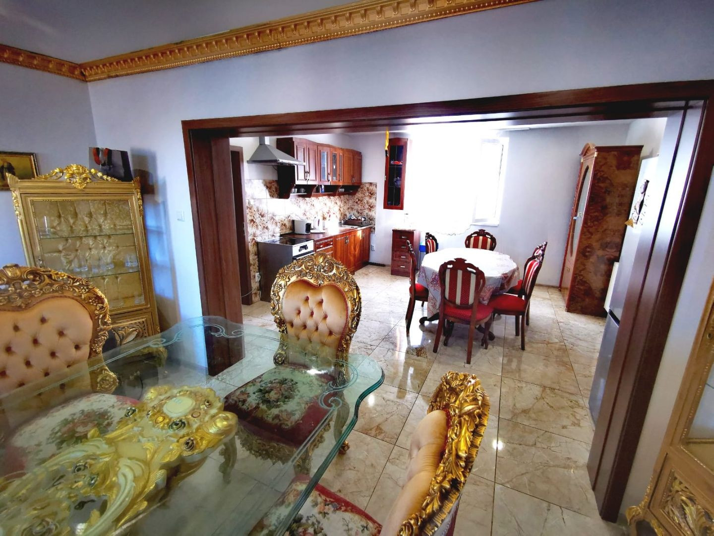 Znížená cena. Zrekonštruovaný rodinný dom vo Veľkých Kostoľanoch