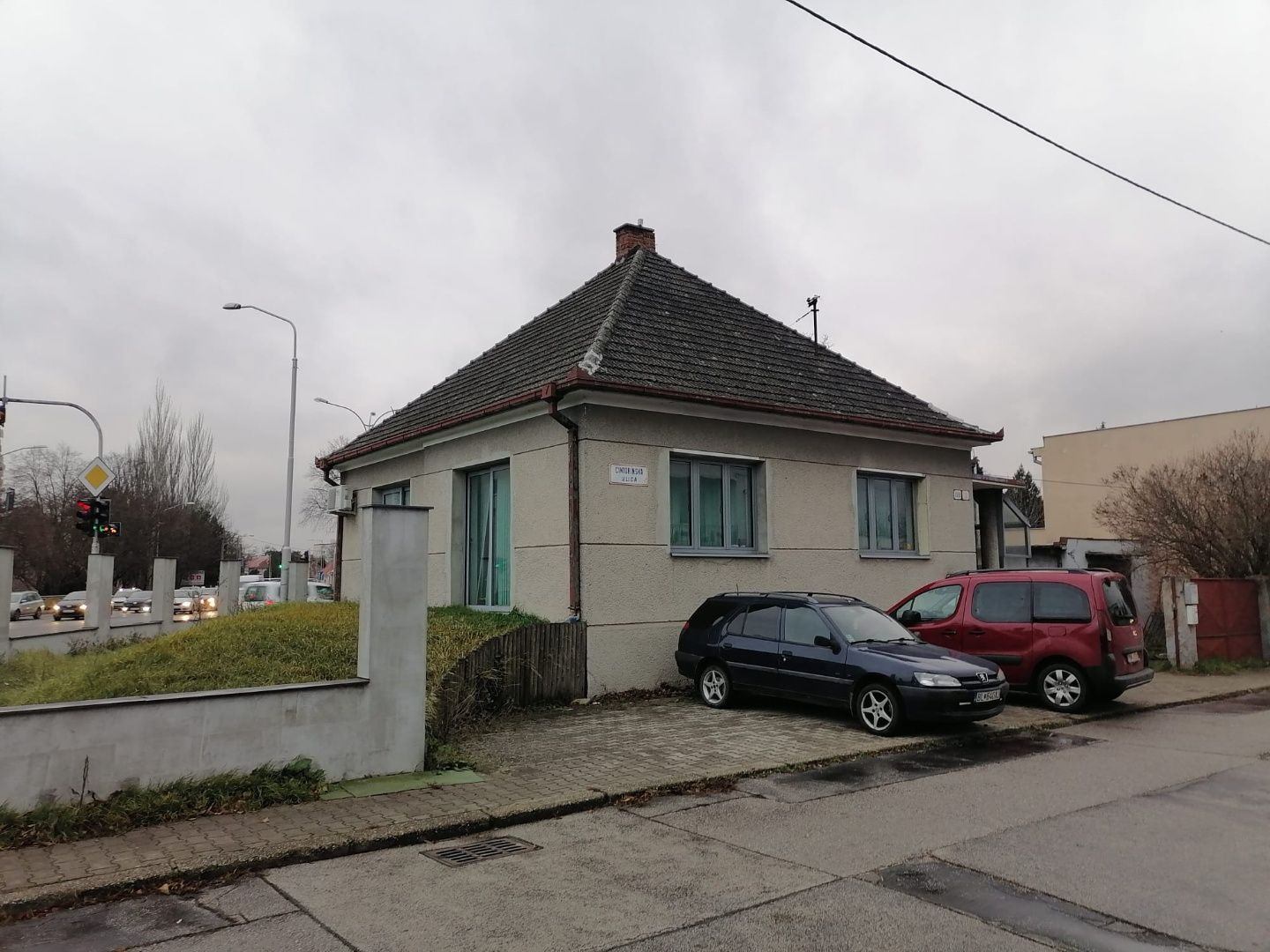 Rodinný dom vhodný na podnikateľské účely.