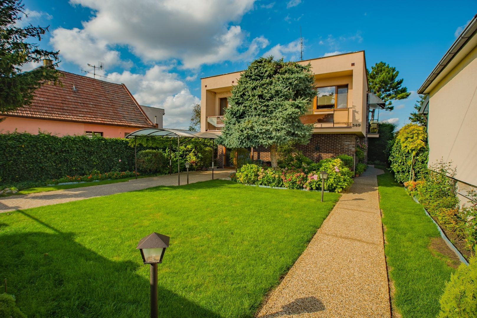 Peknučký zrekonštruovaný dom s veľkou úžitkovou záhradou