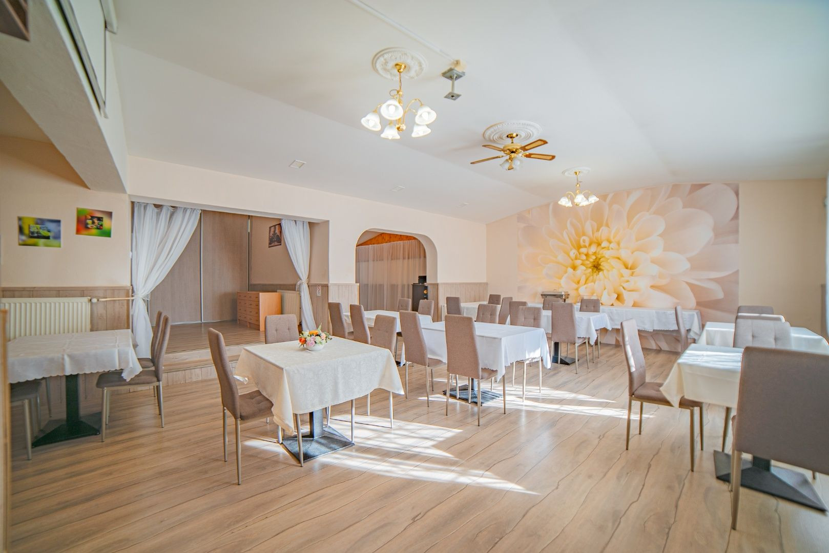 VÝRAZNÁ ZĽAVA! Očarujúci penzión s reštauráciou, bazénom, welness a ihriskom