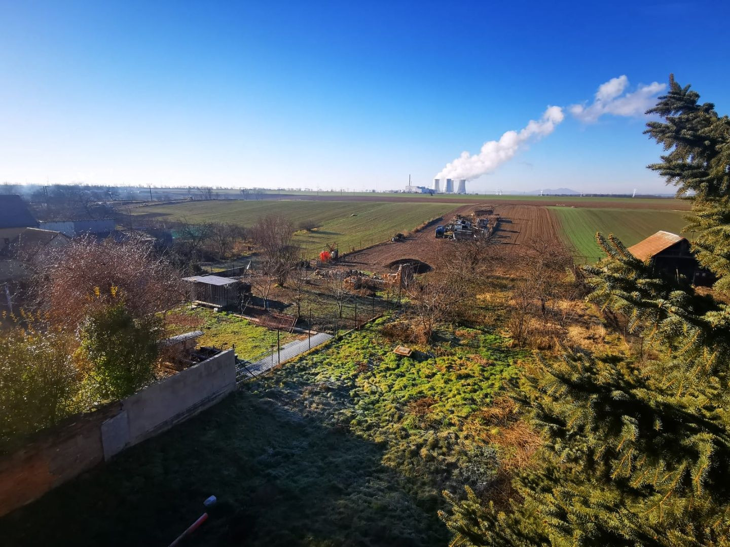 Priestranný 3-podlažný rodinný dom, pozemok 3544 m2