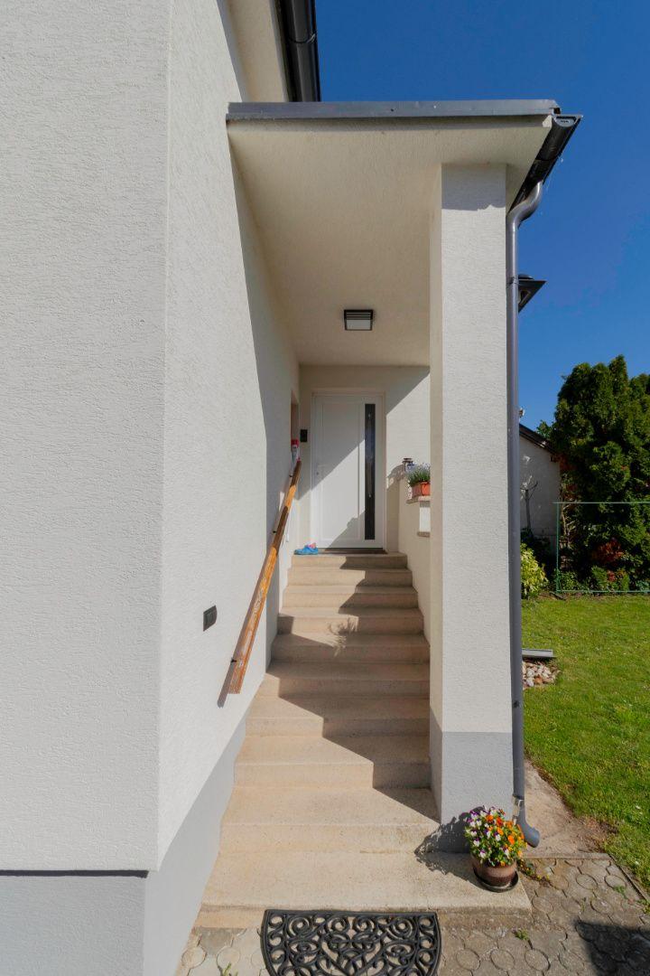 KRÁSNY rodinný dom v atraktívnej obci BANKA