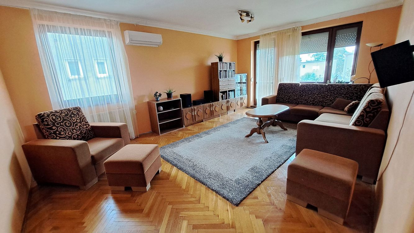 REZERVOVANÉ! Dvojgeneračný dom na PREDAJ