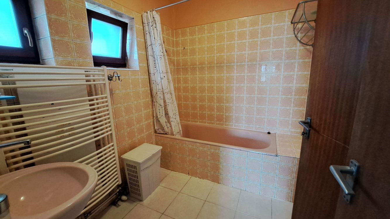 REZERVOVANÉ! Dvojgeneračný dom na PREDAJ