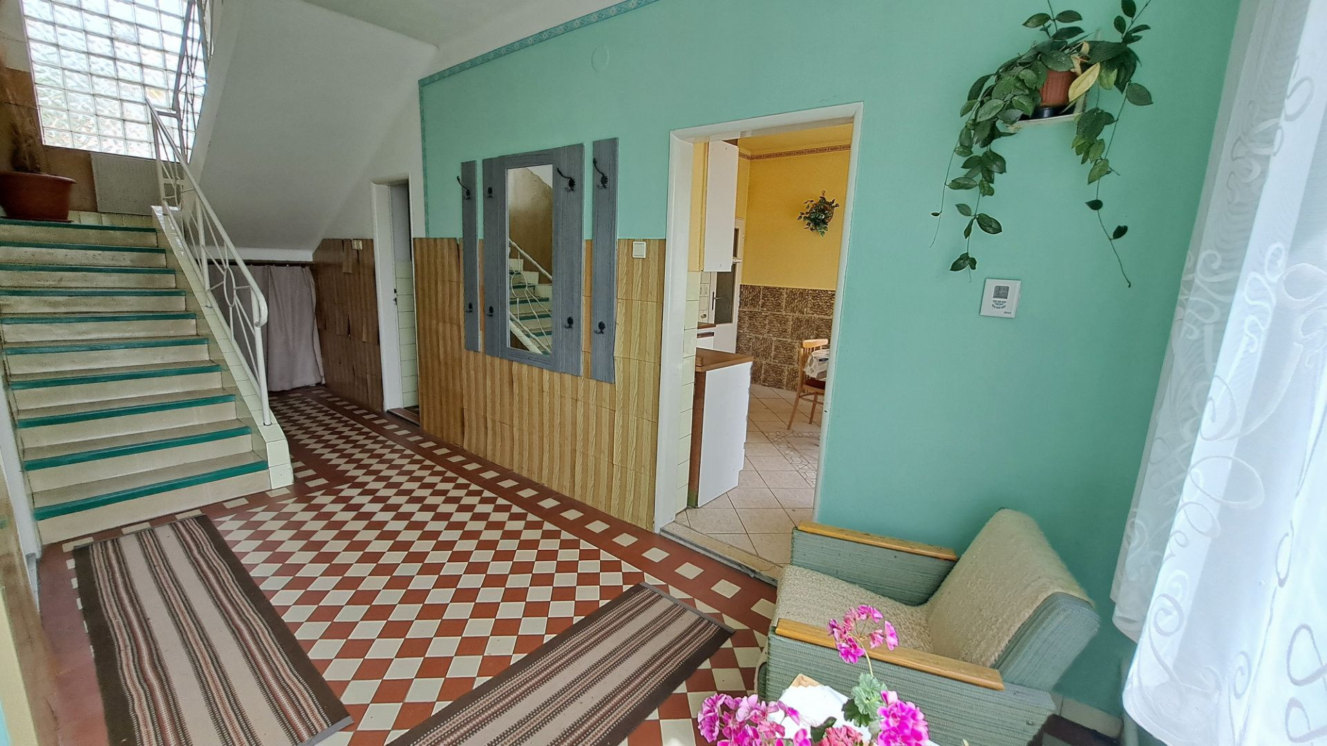 PREDANÉ. Rodinný dom s 5 izbami a veľkým pozemkom na PREDAJ!