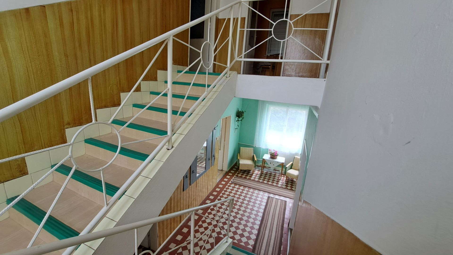 PREDANÉ. Rodinný dom s 5 izbami a veľkým pozemkom na PREDAJ!