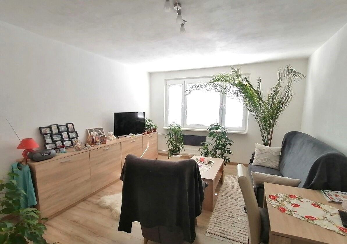 ZNÍŽENÉ !!! PEKNÝ 2 IZBOVÝ BYT - PO REKONŠTRUKCIÍ