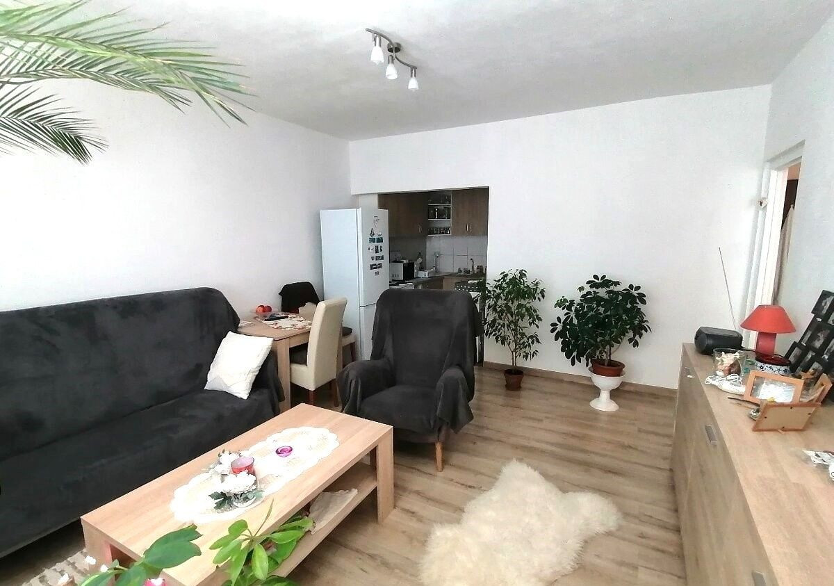 ZNÍŽENÉ !!! PEKNÝ 2 IZBOVÝ BYT - PO REKONŠTRUKCIÍ