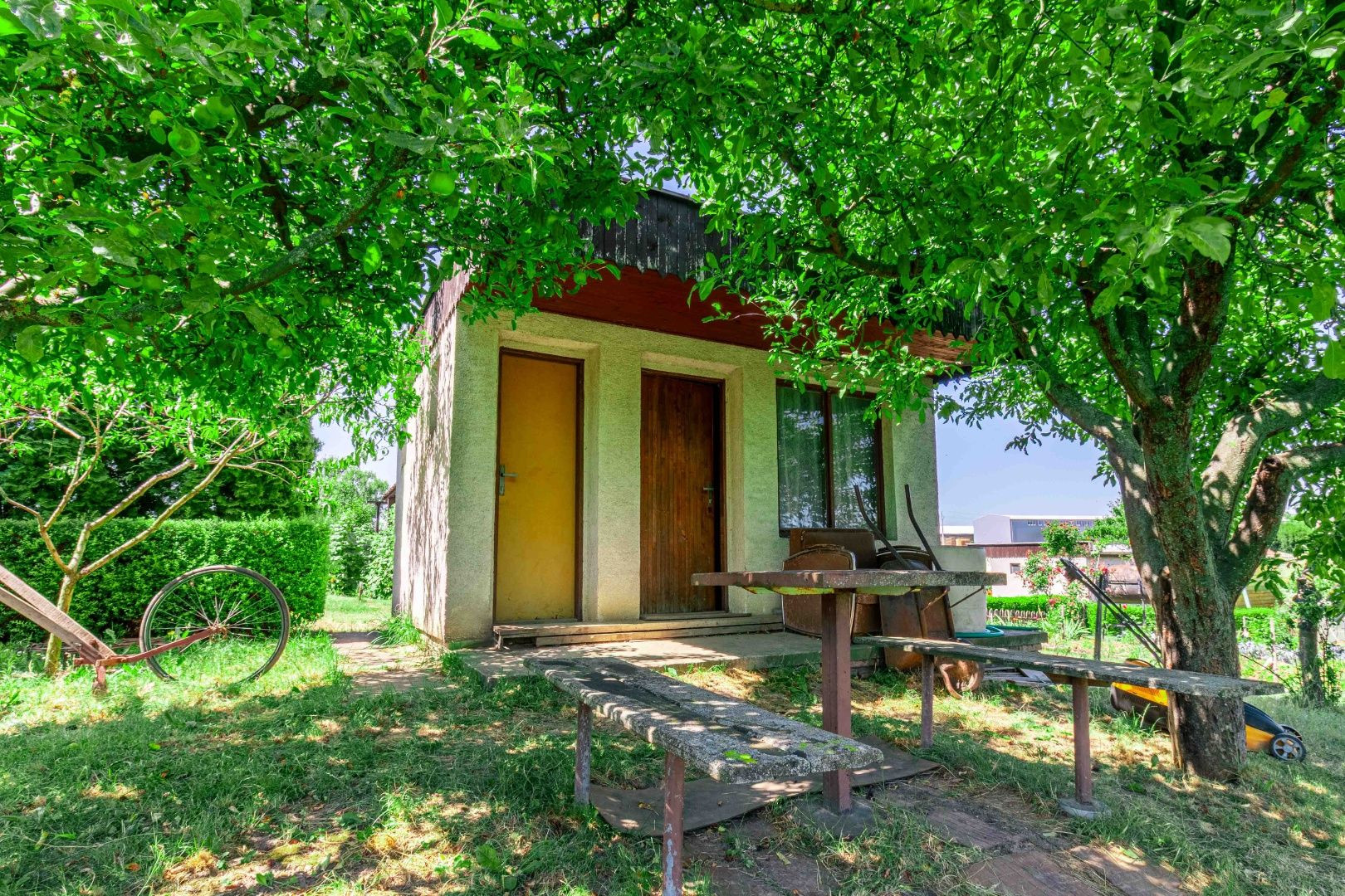 ZNÍŽENÁ CENA - EXKLUZÍVNE: Záhrada s murovanou chatkou – Špačince, Dolný mlyn – len 5 minút od Trnavy!