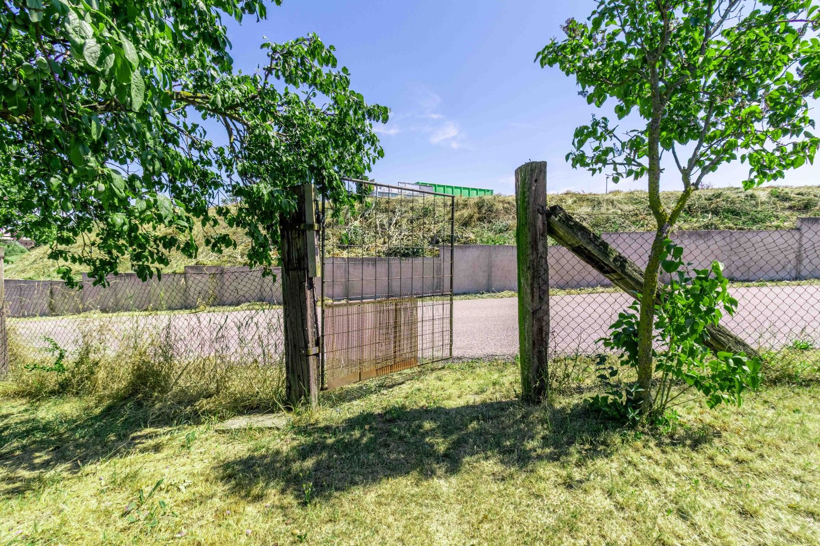 ZNÍŽENÁ CENA - EXKLUZÍVNE: Záhrada s murovanou chatkou – Špačince, Dolný mlyn – len 5 minút od Trnavy!