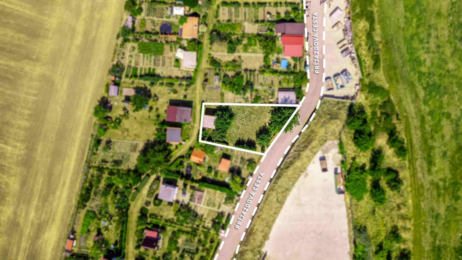 ZNÍŽENÁ CENA - EXKLUZÍVNE: Na predaj záhrada s chatkou – na skok od Trnavy!