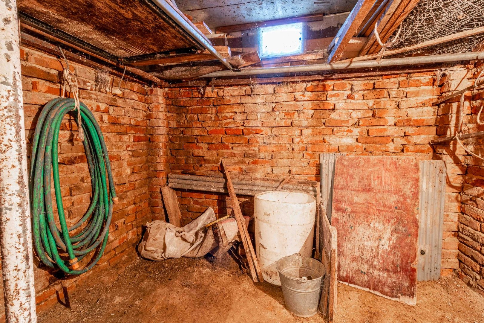 ZNÍŽENÁ CENA - EXKLUZÍVNE: Na predaj záhrada s chatkou – na skok od Trnavy!