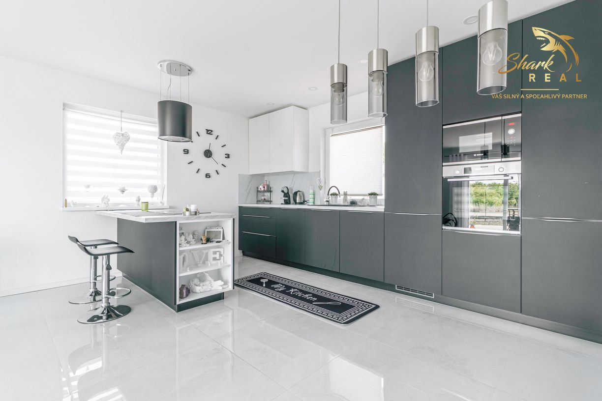 Exkluzívna Novostavba s Pozemkom v Obci Veselé