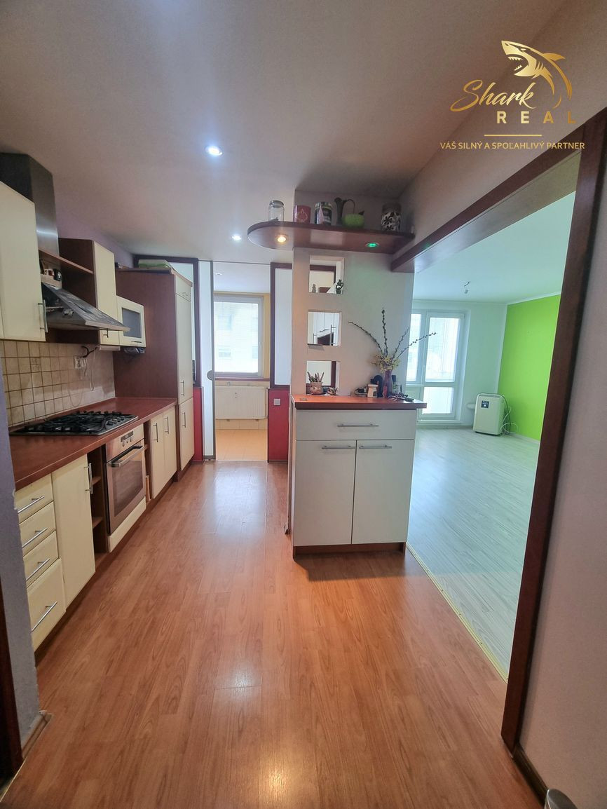 ZNÍŽENA CENA !!! Slnečný 3-izbový byt IDEÁLNY PRE RODINU!