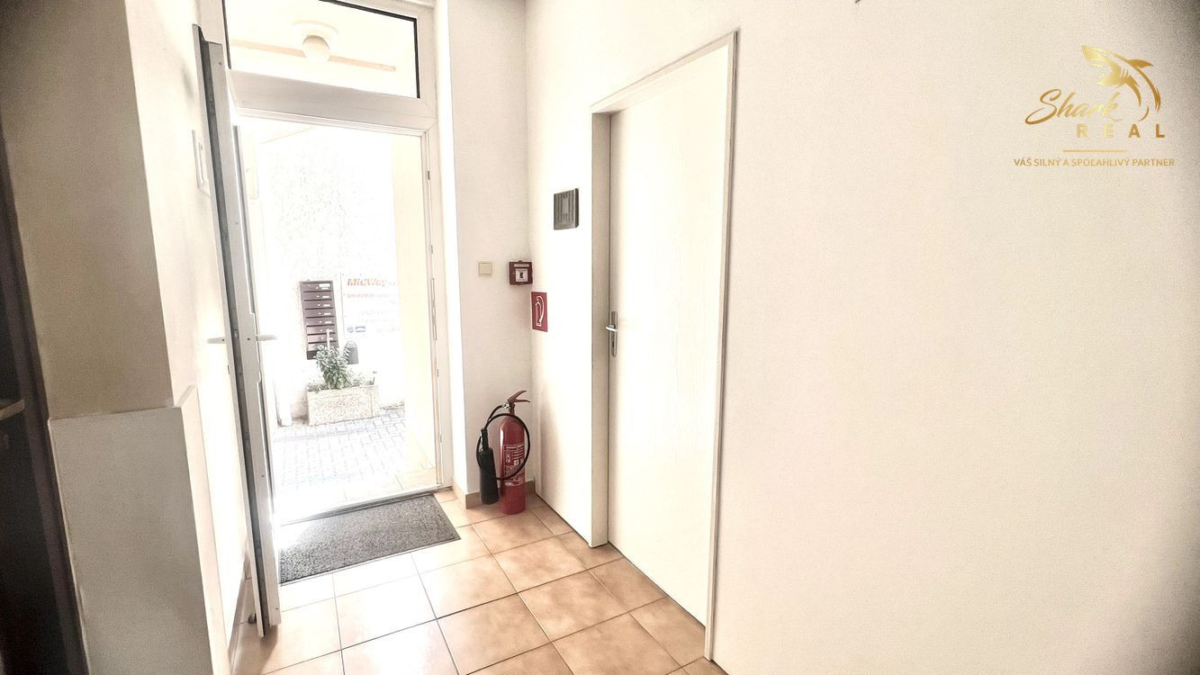 Útulný priestor vhodný ako kancelária, či iná prevádzka