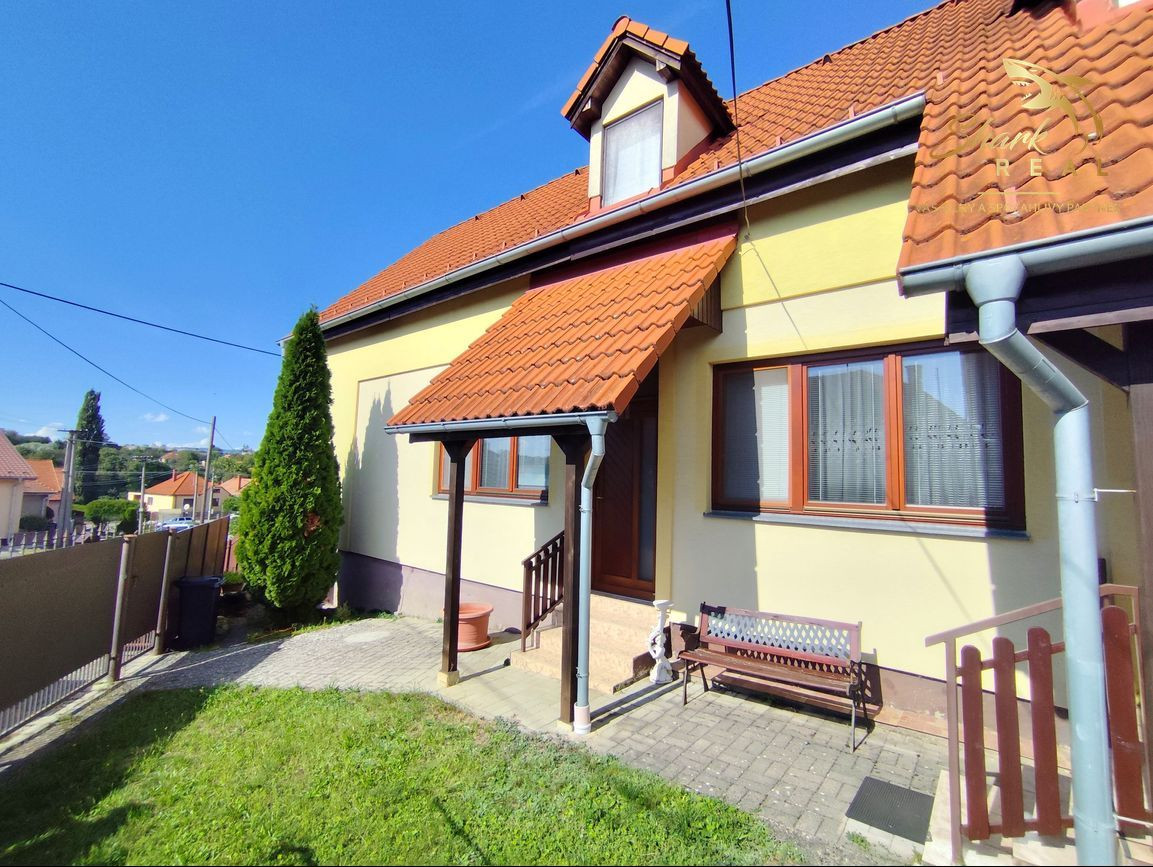 REZERVOVANÉ - Novinka! Priestranný rodinný dom v peknej prírode 