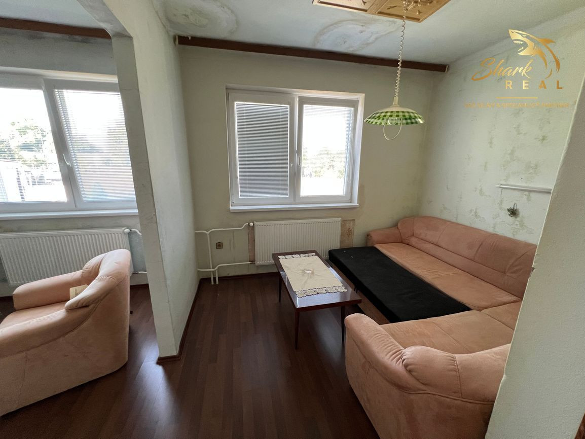 Priestranný, svetlý 4 izbový RD v pokojnej časti obce Čata