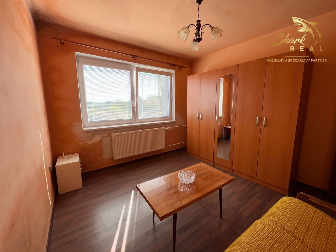 Priestranný, svetlý 4 izbový RD v pokojnej časti obce Čata