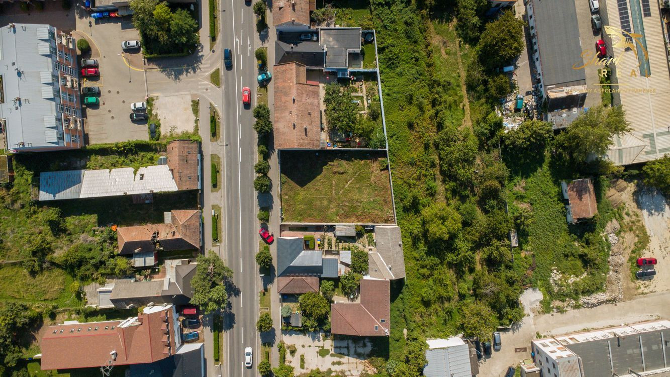 Atraktívny stavebný pozemok pri hlavnej ceste v Piešťanoch