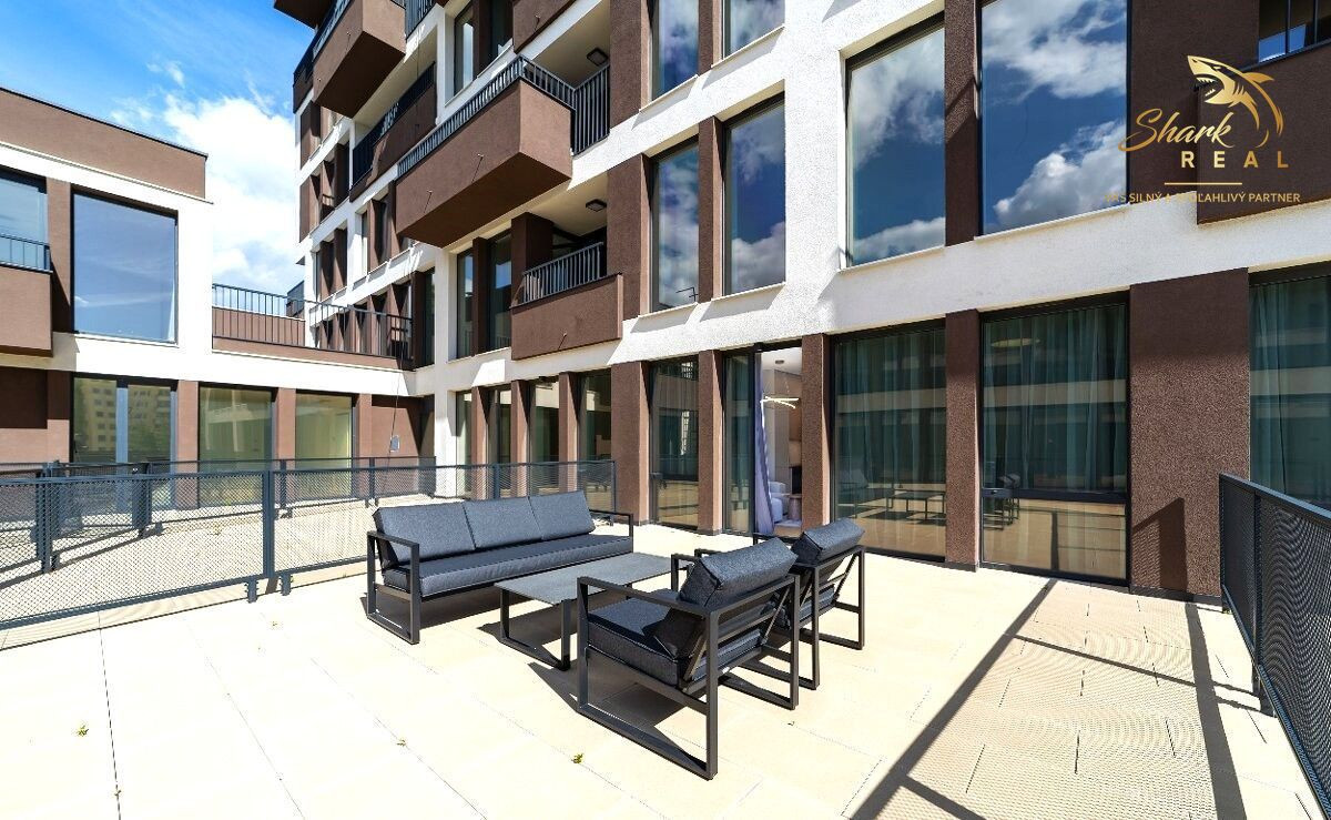 LUXUSNÝ a NOVÝ 2i byt s terasou a krytým parkovaním