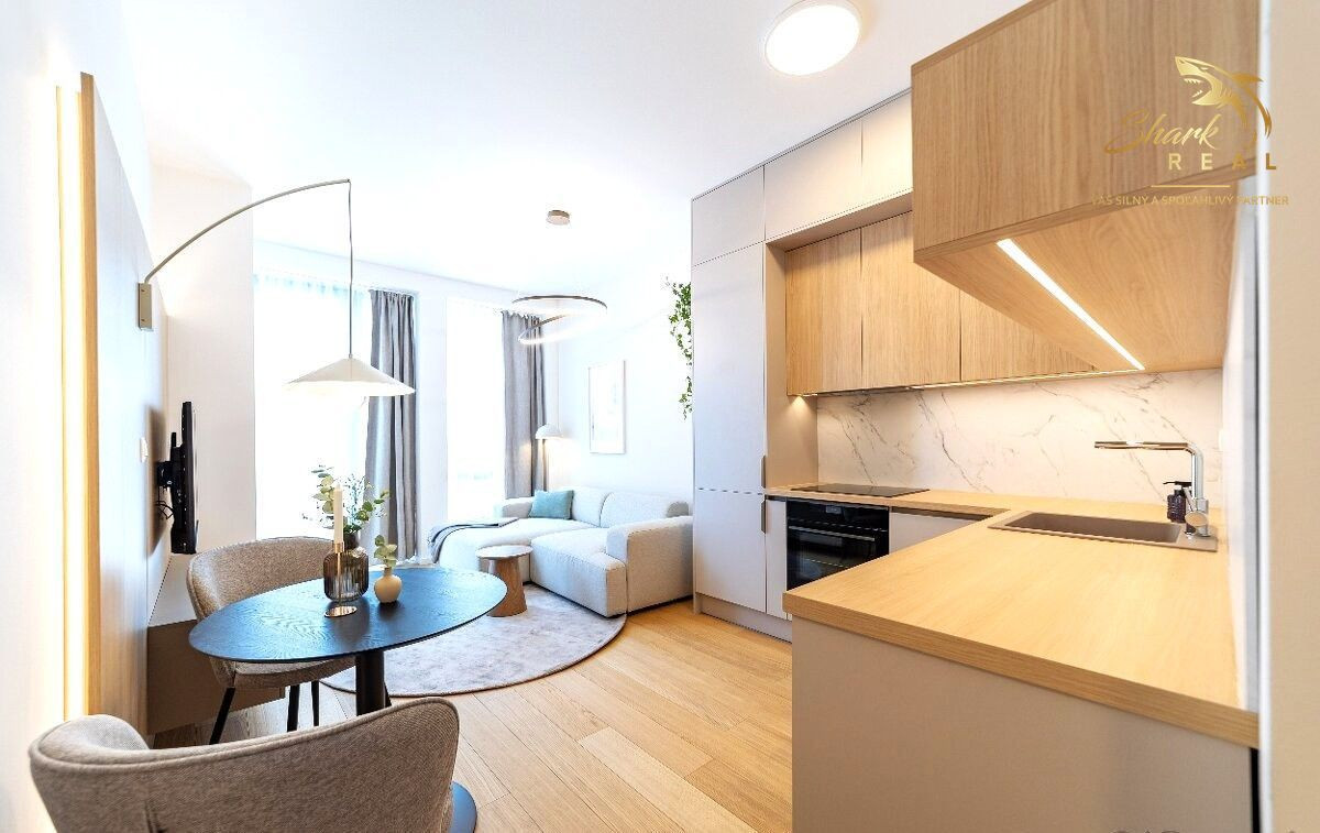 LUXUSNÝ a NOVÝ 2i byt s terasou a krytým parkovaním