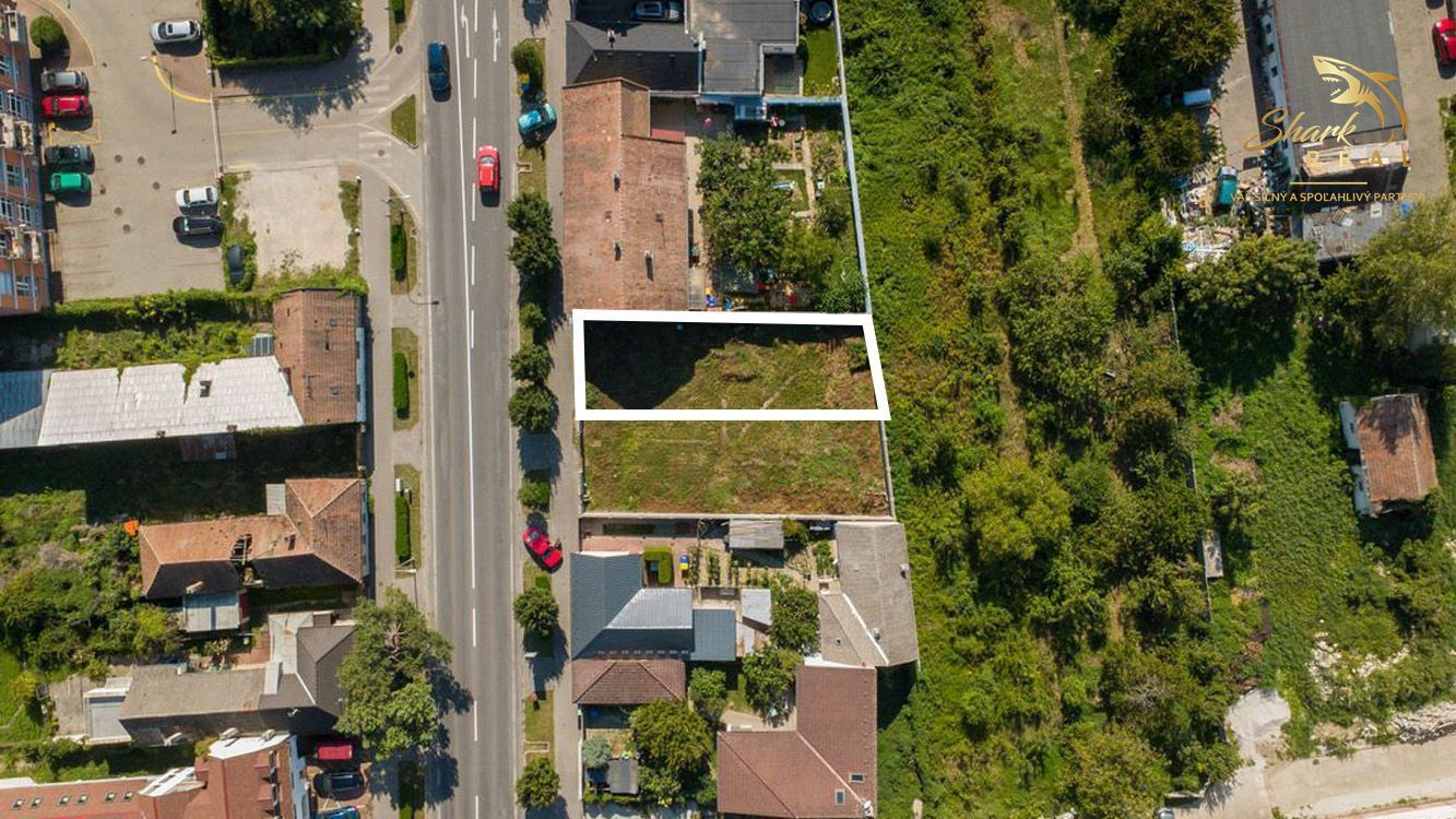 Atraktívny stavebný pozemok pri hlavnej ceste v Piešťanoch