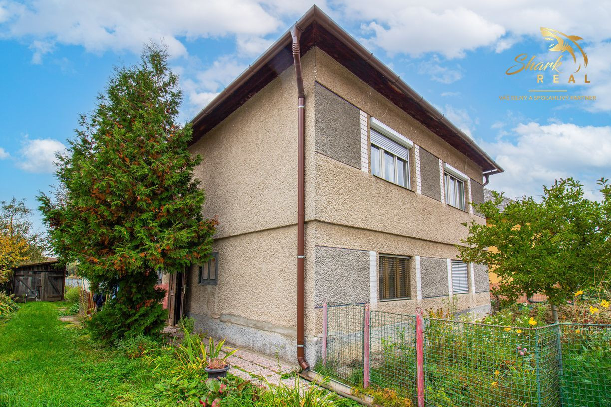 Priestranný rodinný dom s rozľahlým pozemkom