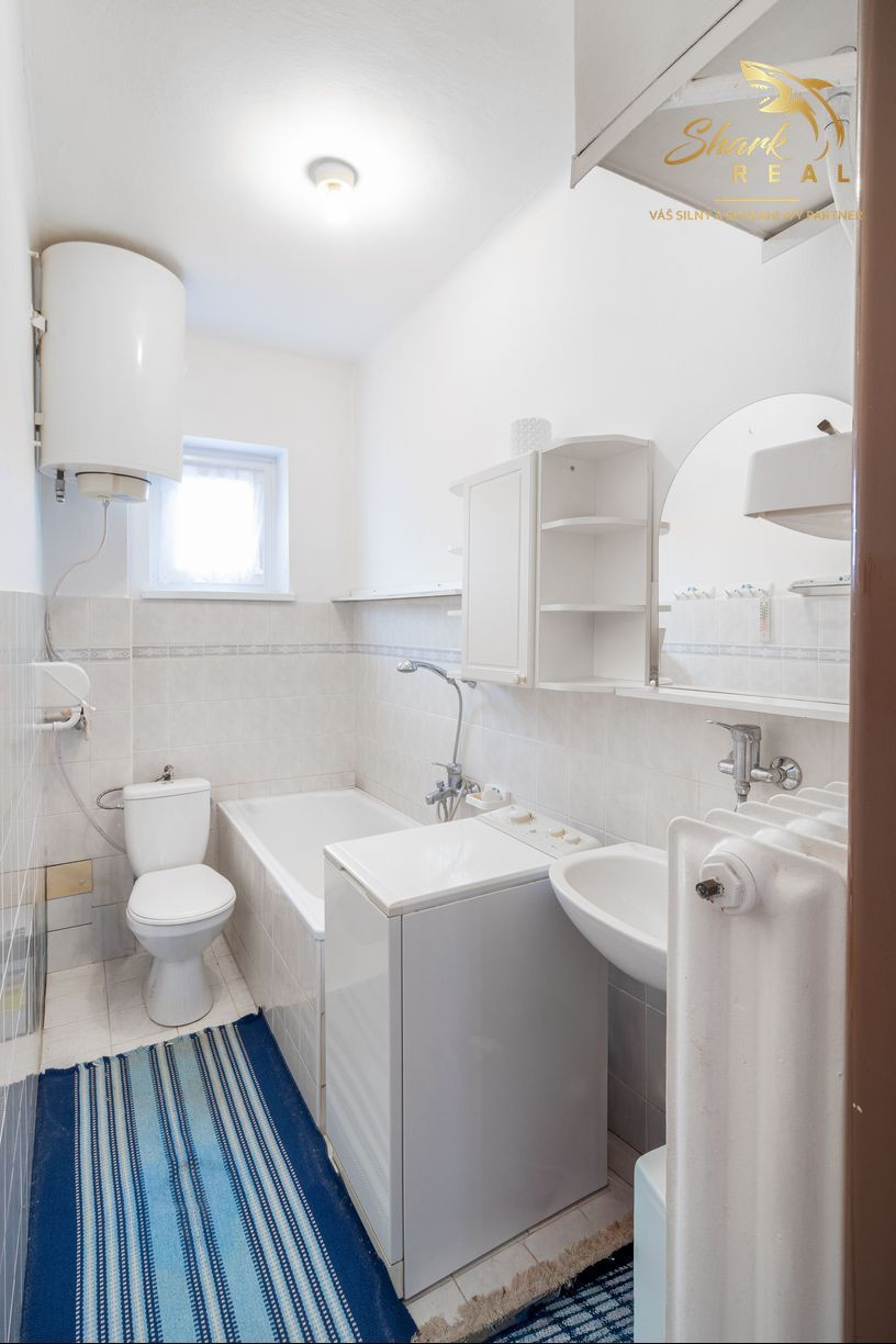 NEPREHLIADNITE! Na predaj 4 izbový rodinný dom v tichej časti obce