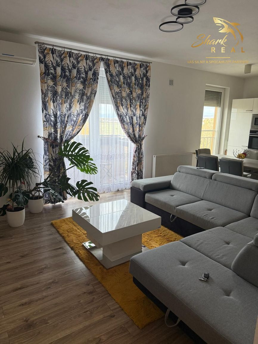Priestranný 3-izbový byt s dvoma loggiami - Senec 