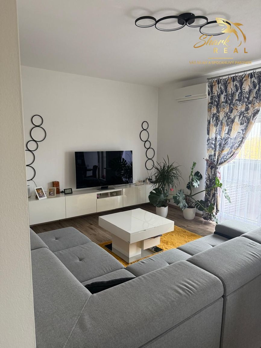 Priestranný 3-izbový byt s dvoma loggiami - Senec 