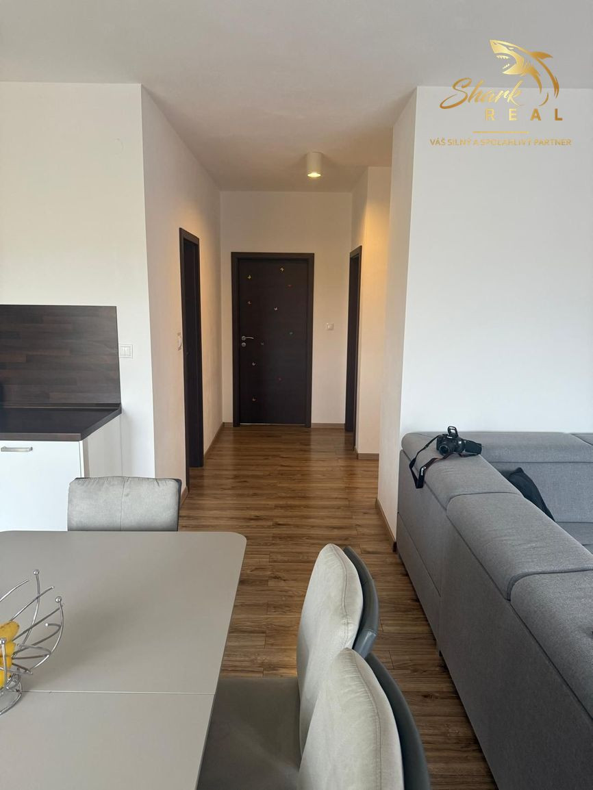 Priestranný 3-izbový byt s dvoma loggiami - Senec 