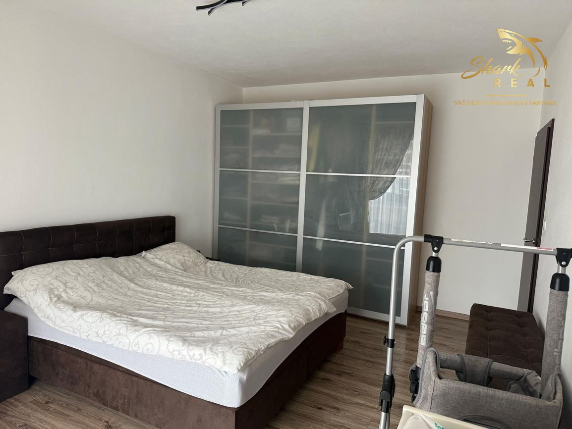 Priestranný 3-izbový byt s dvoma loggiami - Senec 