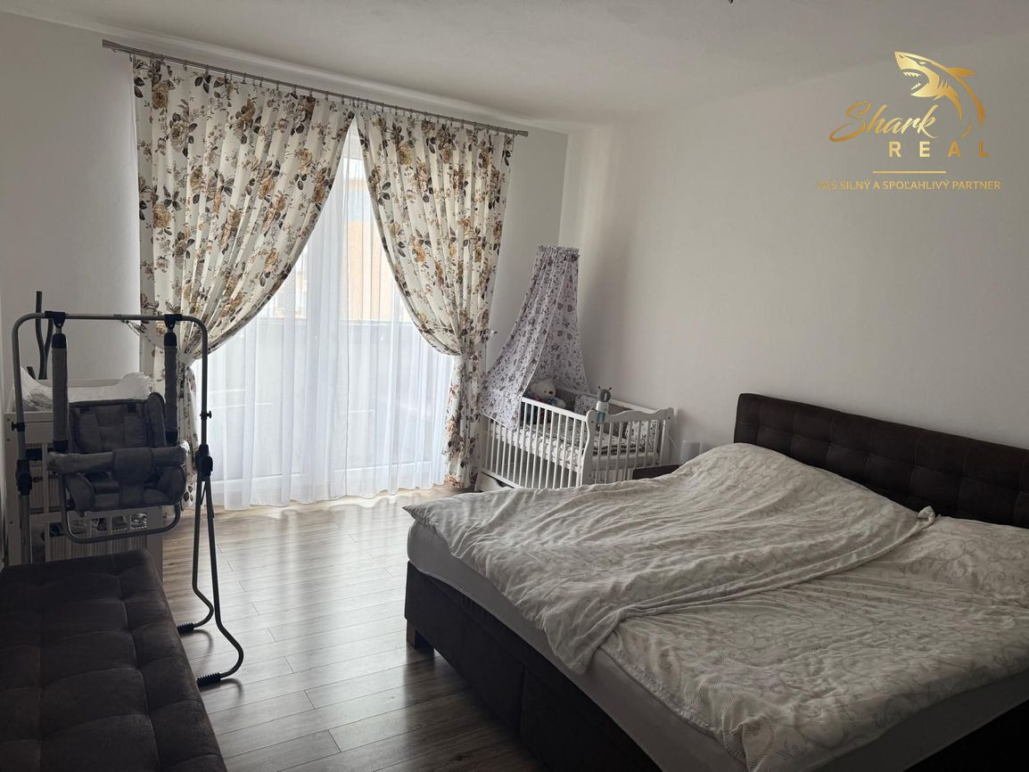 Priestranný 3-izbový byt s dvoma loggiami - Senec 