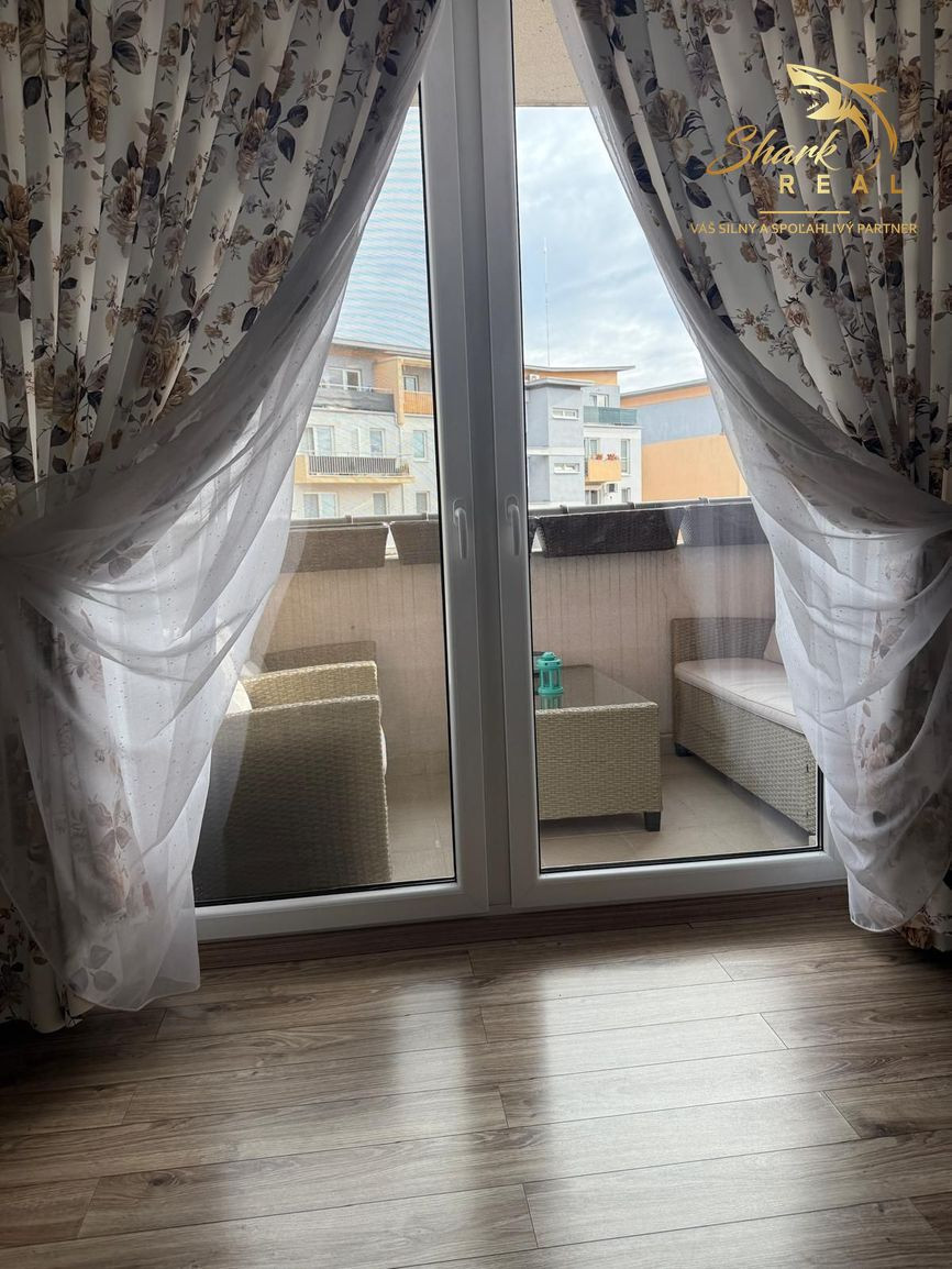 Priestranný 3-izbový byt s dvoma loggiami - Senec 