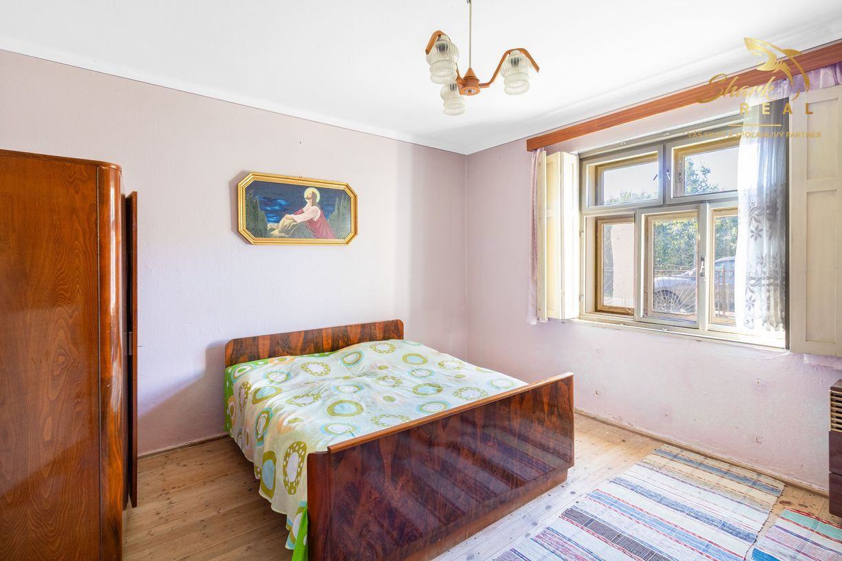 Na predaj 6-izbový rodinný dom s veľkým pozemkom v Komjaticiach