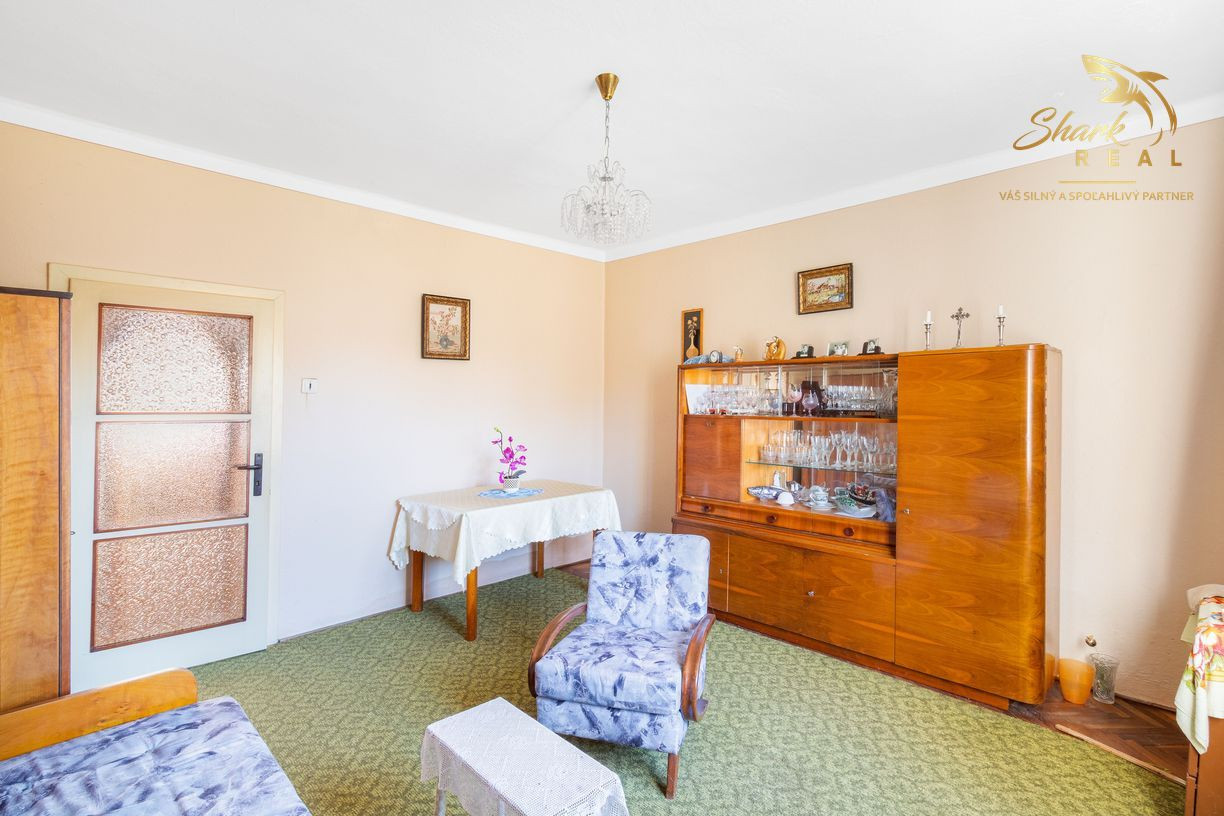 Na predaj 6-izbový rodinný dom s veľkým pozemkom v Komjaticiach