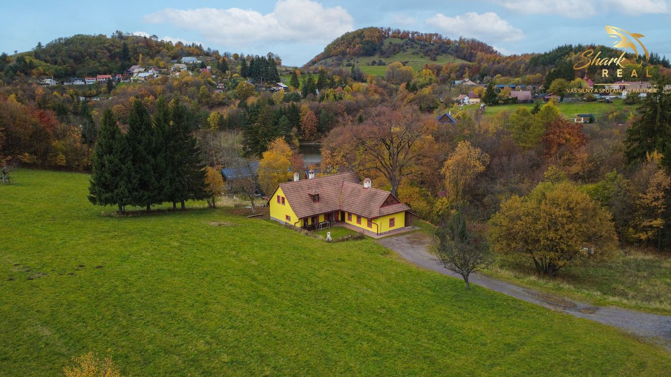 Útulná chata usadená v krásnom prostredí Štiavnických vrchov