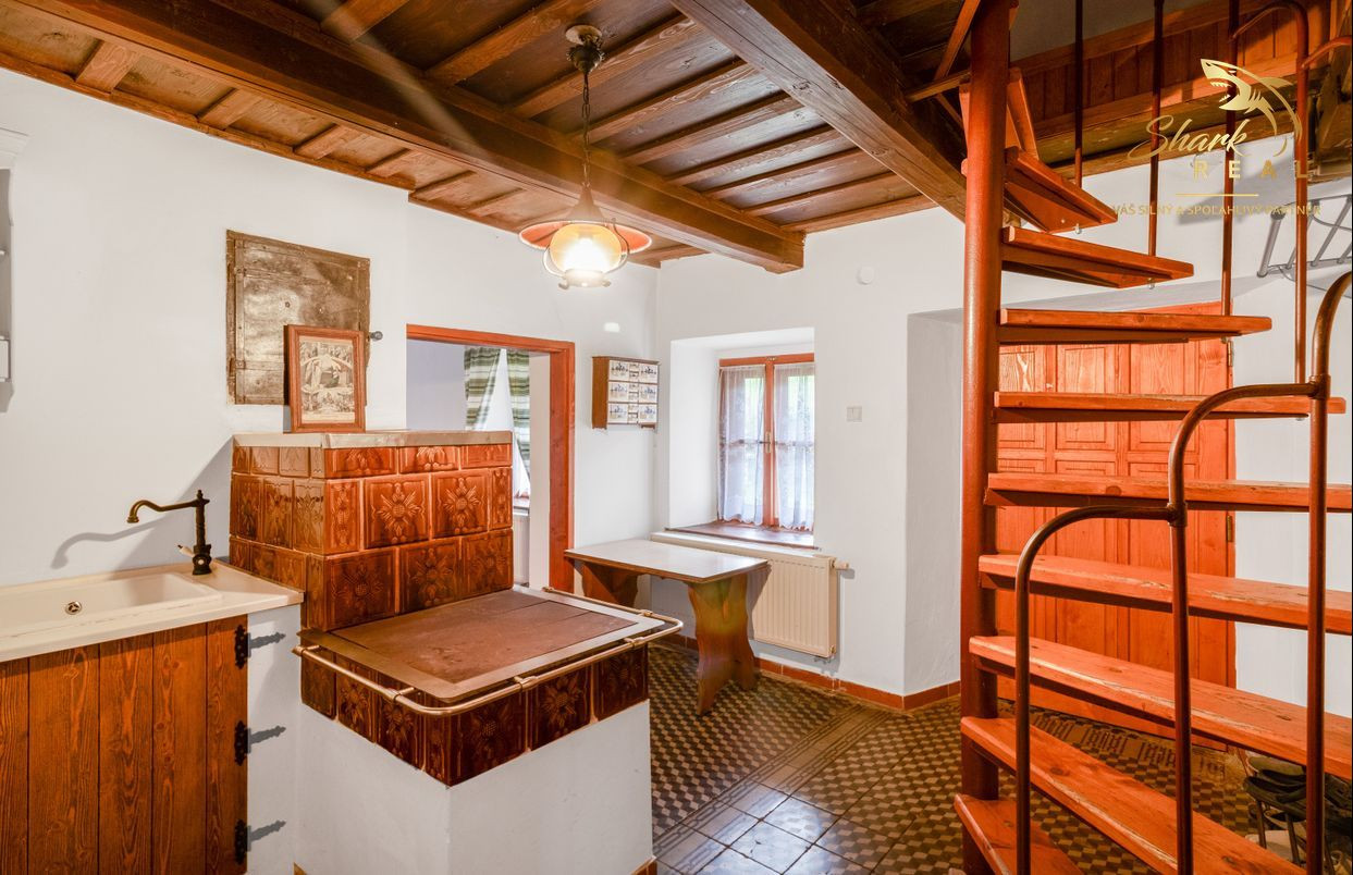 Útulná chata usadená v krásnom prostredí Štiavnických vrchov