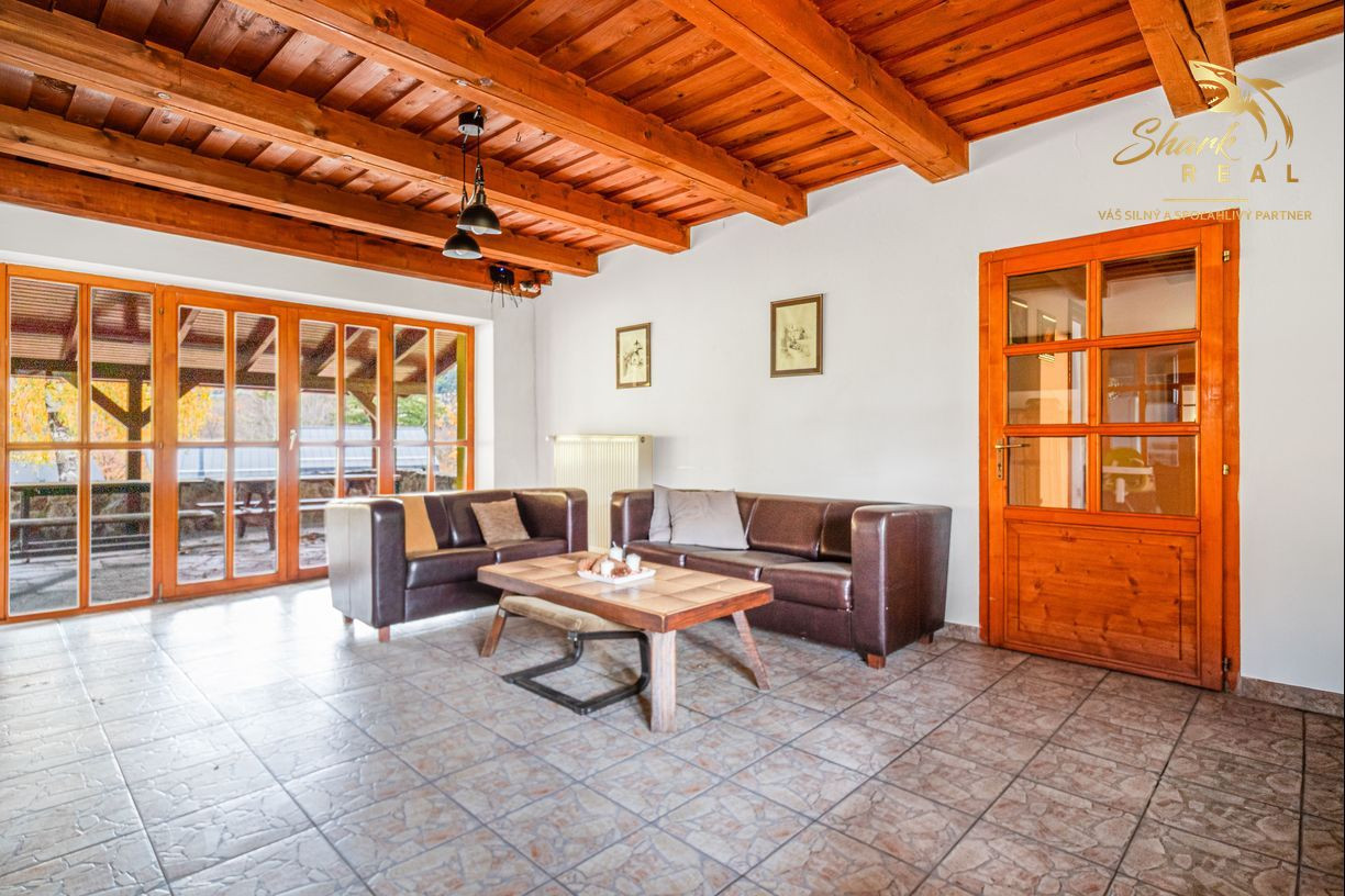 Útulná chata usadená v krásnom prostredí Štiavnických vrchov