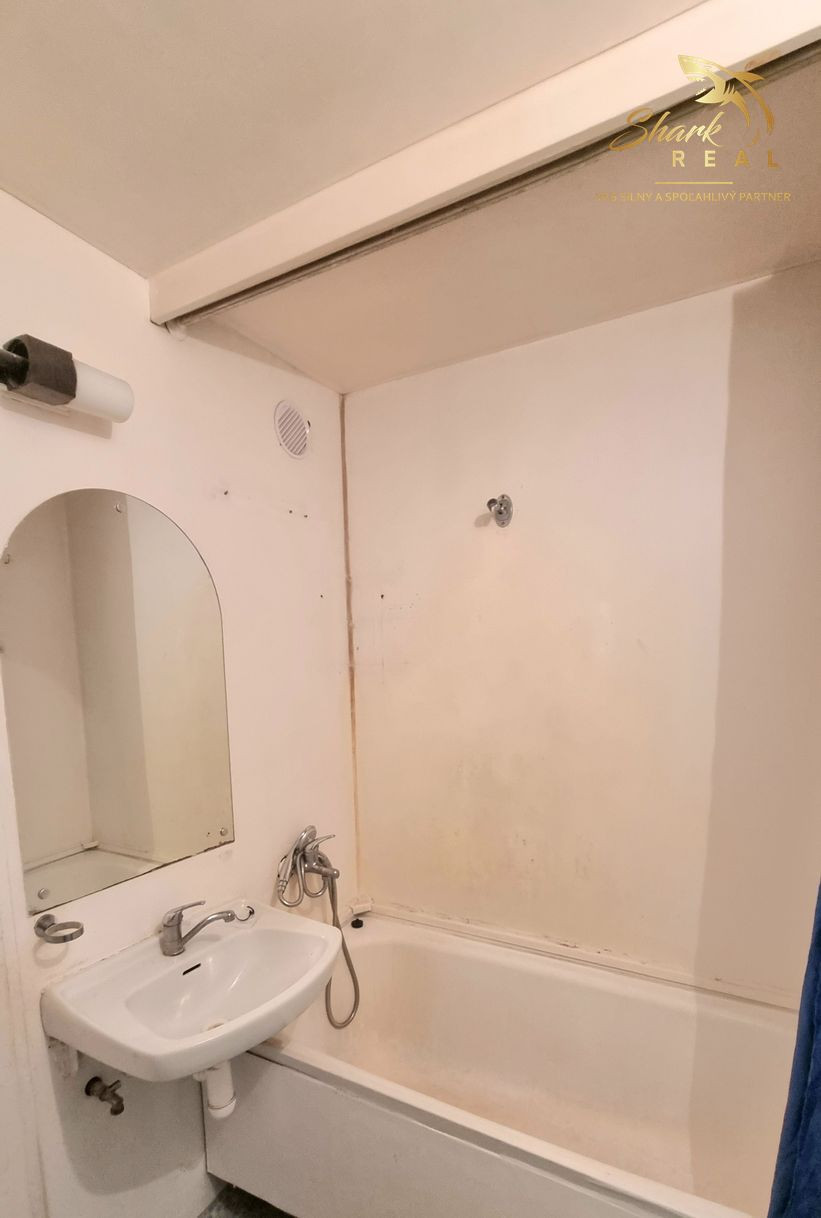 Na predaj 3-izbový byt na kompletnú rekonštrukciu 