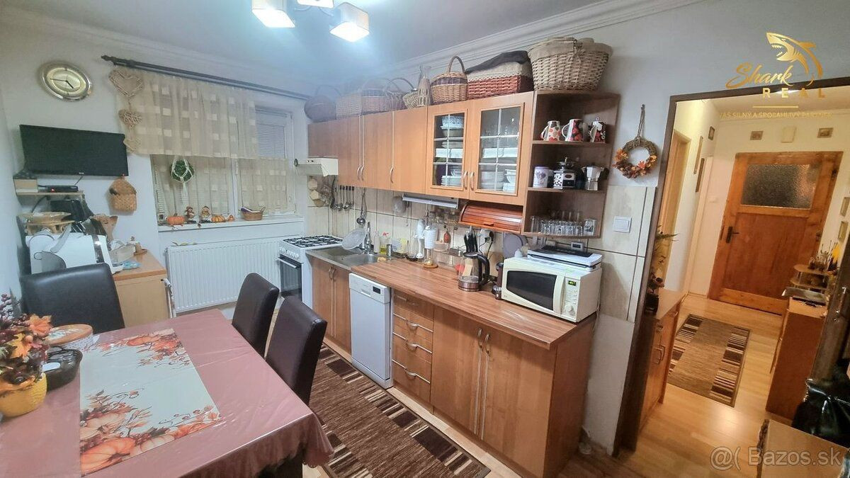 Na predaj 2- izbový byt na ulici Komenského s teraskou a záhradkou 