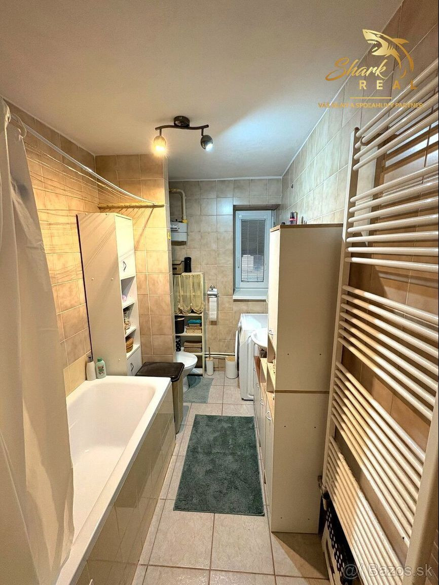 Na predaj 2- izbový byt na ulici Komenského s teraskou a záhradkou 