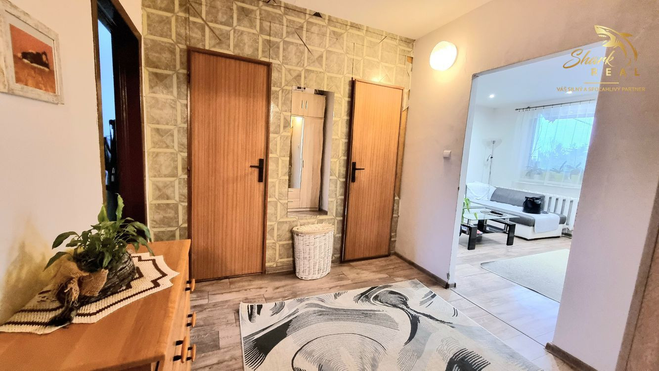 Na predaj 4-izbový byt v obľúbenej lokalite Trebišova – Komenského